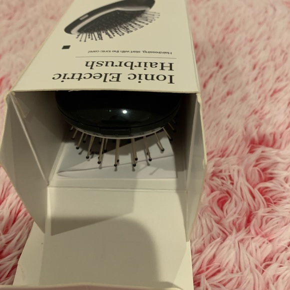 NWT Ionic electric hairbrush.  Fabulous to take on the go! - Picture 3 of 3